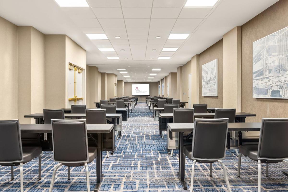 Chicago Marriott Downtown Magnificent Mile - image 6