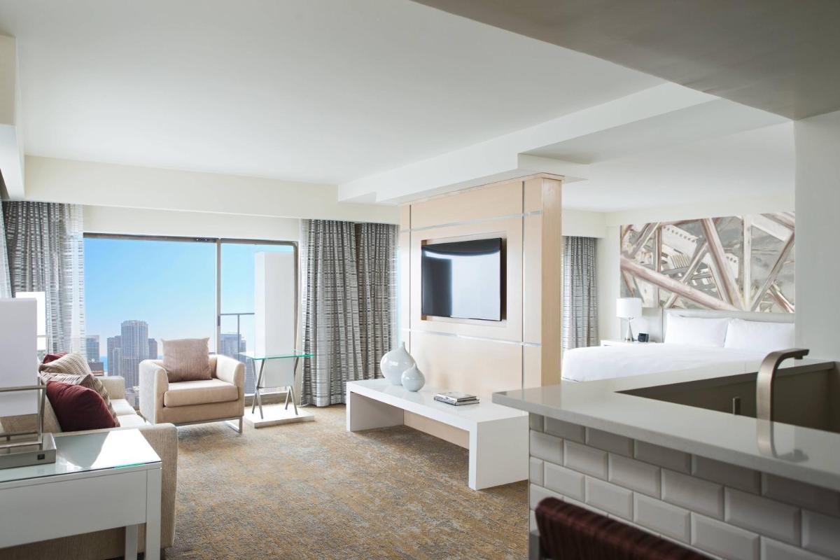 Chicago Marriott Downtown Magnificent Mile - image 7