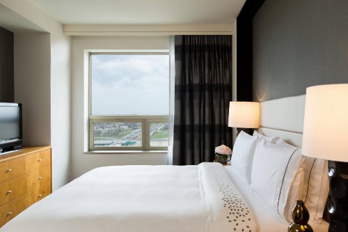 Renaissance Chicago O'Hare Suites Hotel - image 10