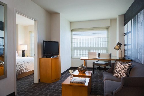 Renaissance Chicago O'Hare Suites Hotel - image 11
