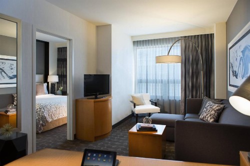 Renaissance Chicago O'Hare Suites Hotel - image 13