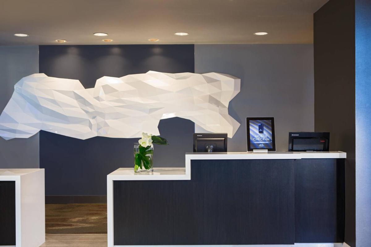 Renaissance Chicago O'Hare Suites Hotel - image 2