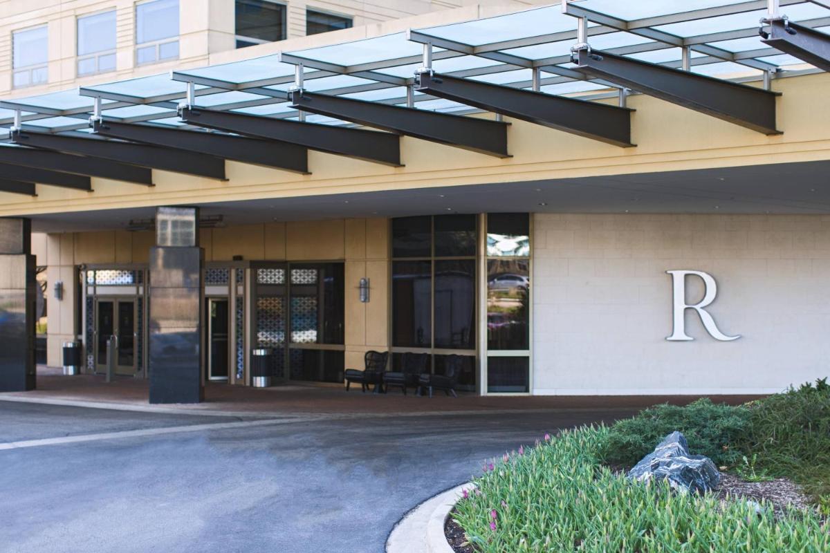 Renaissance Chicago O'Hare Suites Hotel - image 3