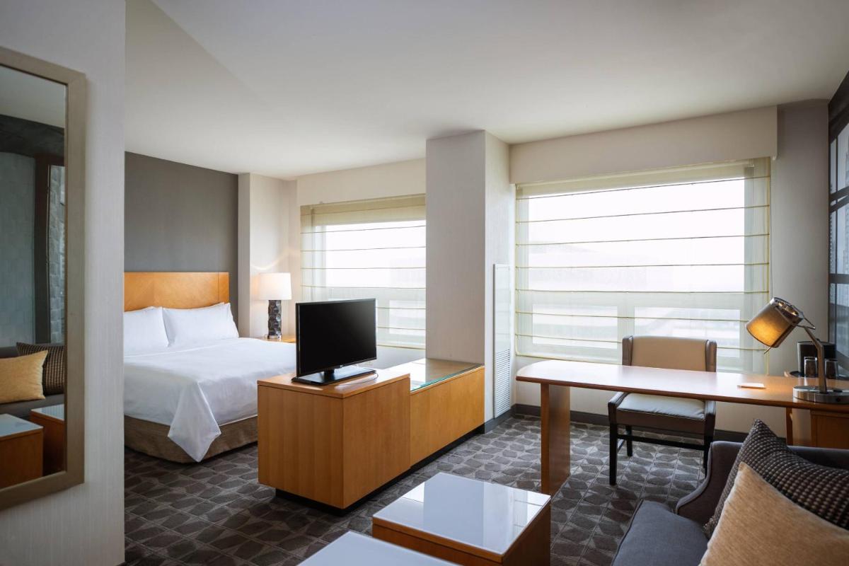Renaissance Chicago O'Hare Suites Hotel - image 5