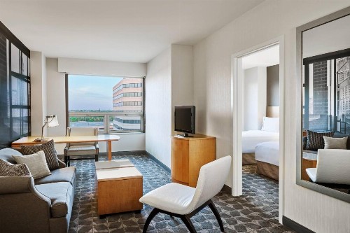 Renaissance Chicago O'Hare Suites Hotel - image 8
