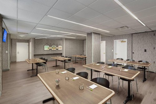 Fairfield Inn and Suites Chicago Downtown/ Magnificent Mile - image 10