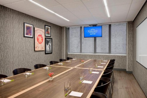 Fairfield Inn and Suites Chicago Downtown/ Magnificent Mile - image 4