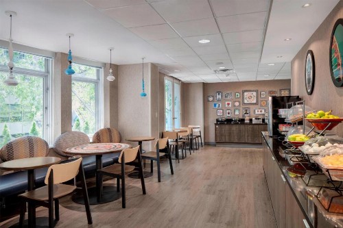 Fairfield Inn and Suites Chicago Downtown/ Magnificent Mile - image 5