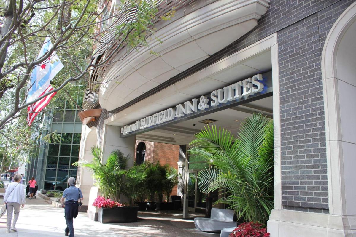 Fairfield Inn and Suites Chicago Downtown/ Magnificent Mile - image 7