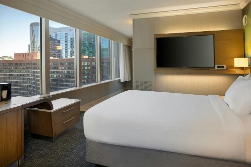 Courtyard Chicago Downtown/Magnificent Mile - image 34