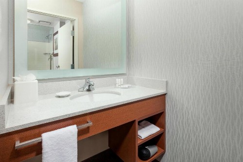 SpringHill Suites Chicago Downtown/River North - image 11