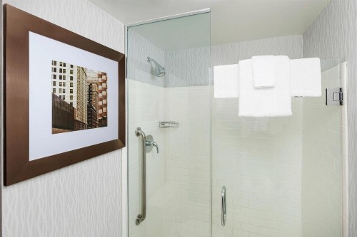 SpringHill Suites Chicago Downtown/River North - image 12