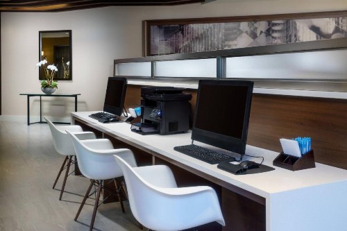 SpringHill Suites Chicago Downtown/River North - image 15