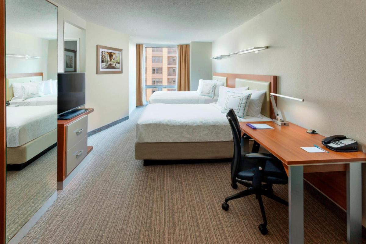 SpringHill Suites Chicago Downtown/River North - image 3