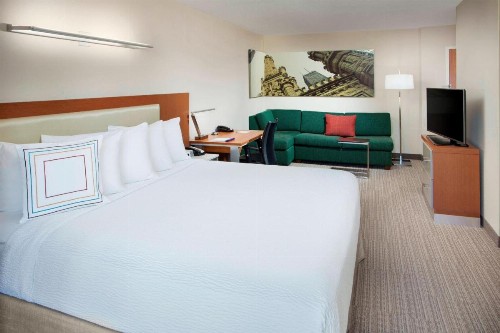 SpringHill Suites Chicago Downtown/River North - image 8