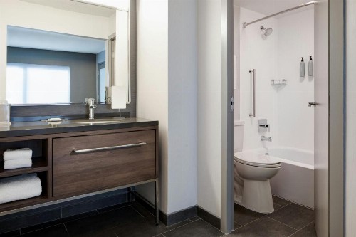 Courtyard by Marriott Chicago Downtown/River North - image 14
