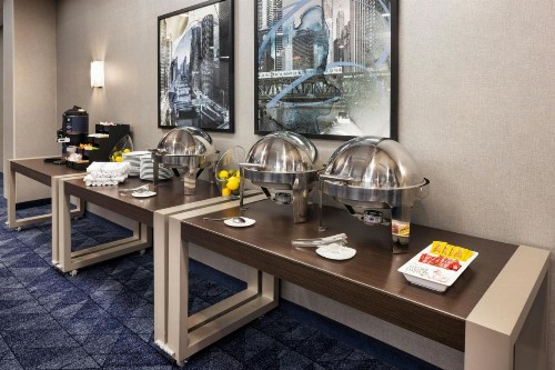 Courtyard by Marriott Chicago Downtown/River North - image 2