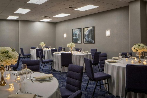 Courtyard by Marriott Chicago Downtown/River North - image 35