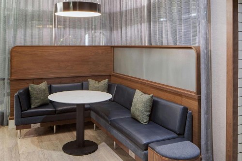 Courtyard by Marriott Chicago Downtown/River North - image 5