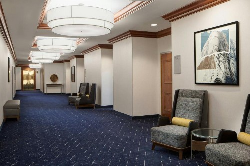 Courtyard by Marriott Chicago Downtown/River North - image 9