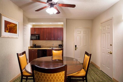 Chicago Marriott Midway - image 8