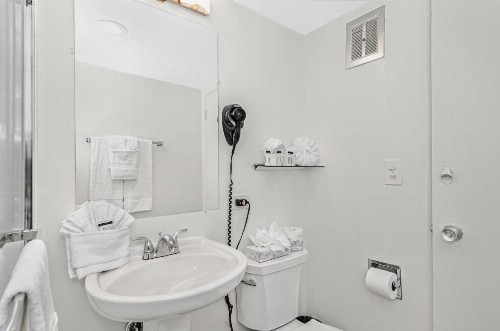 Ohio House Motel - image 31