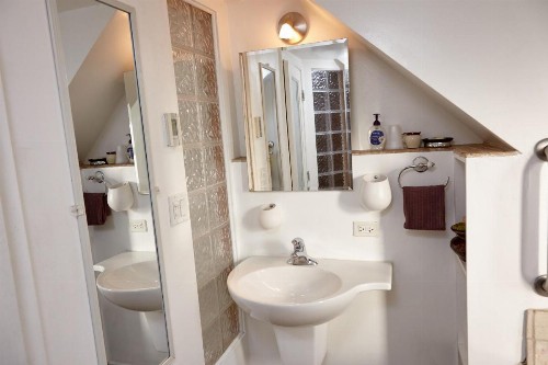 Ray's Bucktown Bed and Breakfast - image 37