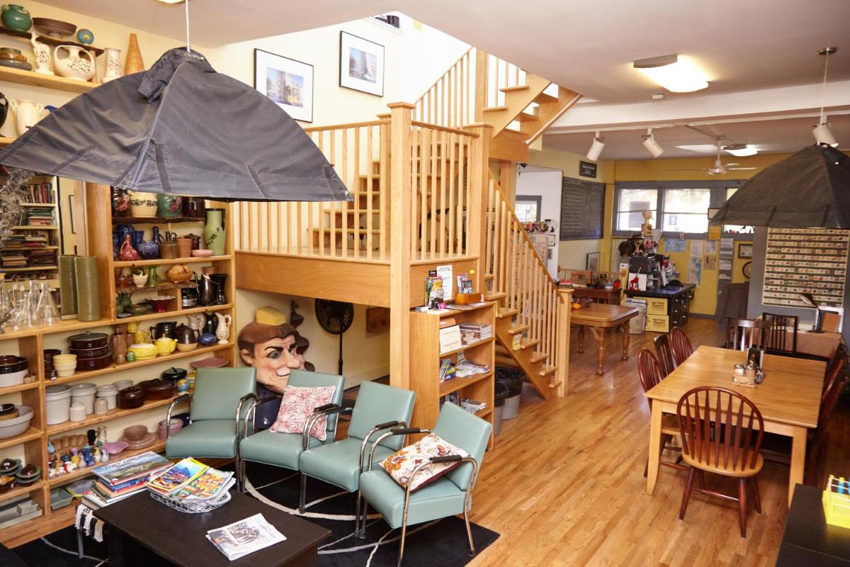 Ray's Bucktown Bed and Breakfast - image 4