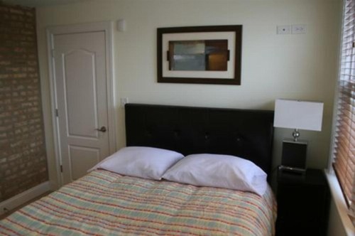 Roscoe Village Guesthouse - image 11
