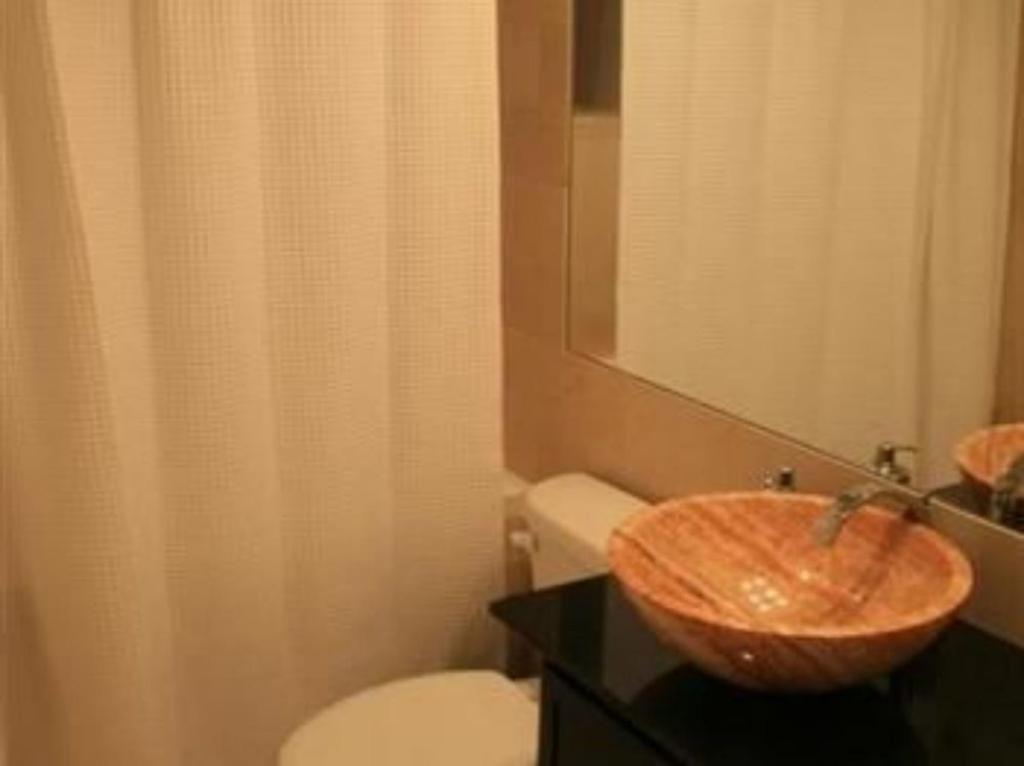 Roscoe Village Guesthouse - image 6
