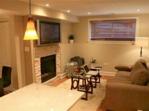 Roscoe Village Guesthouse - image 9