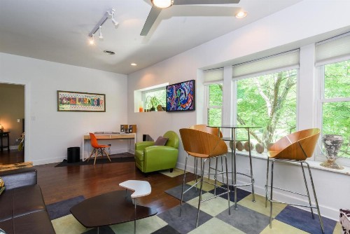 House 5863- Chicago's Premier Bed and Breakfast - image 12