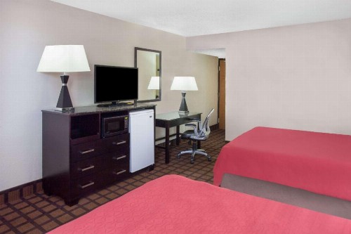 Super 8 by Wyndham Chicago IL - image 12