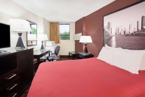 Super 8 by Wyndham Chicago IL - image 15