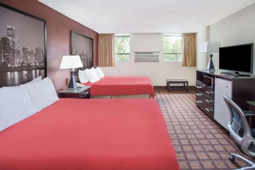 Super 8 by Wyndham Chicago IL - image 17