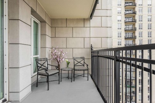 Waldorf Astoria Chicago - image 38