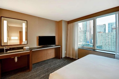 Embassy Suites Chicago Downtown Magnificent Mile - image 12