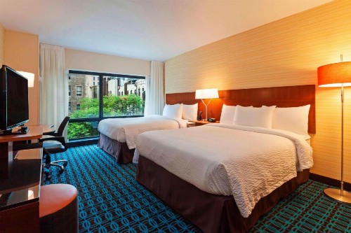 Fairfield Inn and Suites Chicago Downtown-River North - image 1