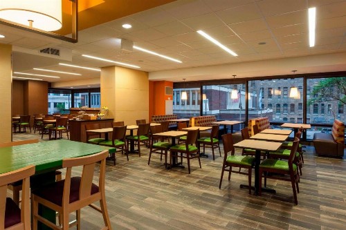 Fairfield Inn and Suites Chicago Downtown-River North - image 17