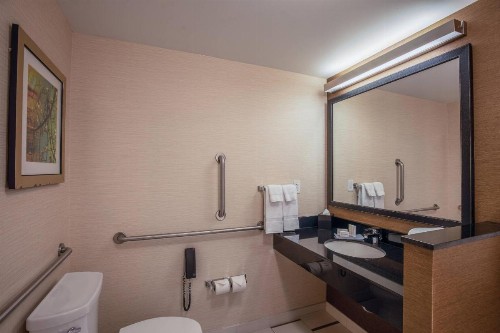 Fairfield Inn and Suites Chicago Downtown-River North - image 2