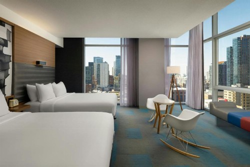Aloft Chicago Downtown River North - image 14