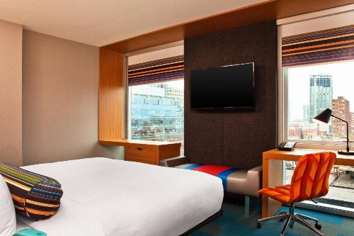 Aloft Chicago Downtown River North - image 21