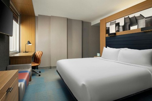 Aloft Chicago Downtown River North - image 33