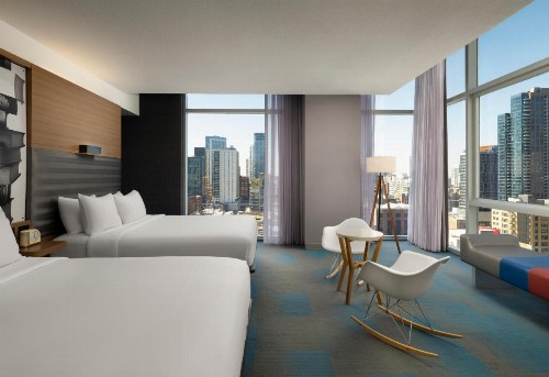 Aloft Chicago Downtown River North - image 7