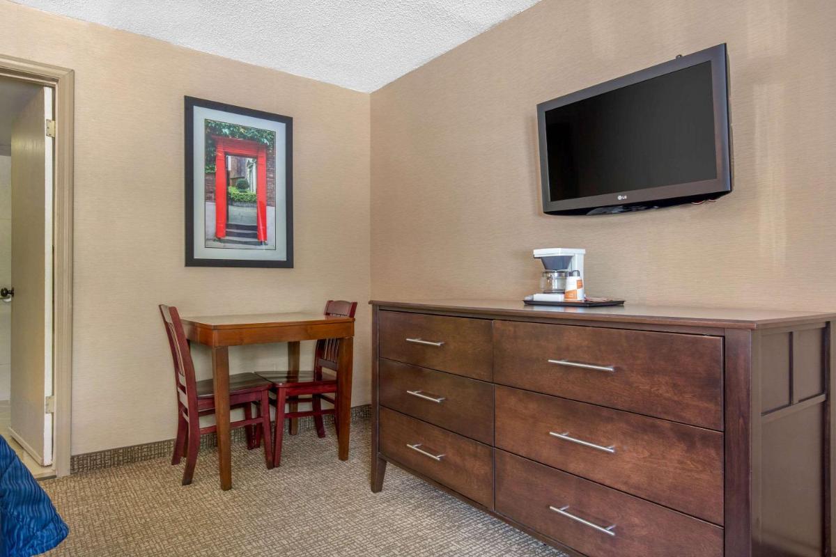 Rodeway Inn Chicago - image 3