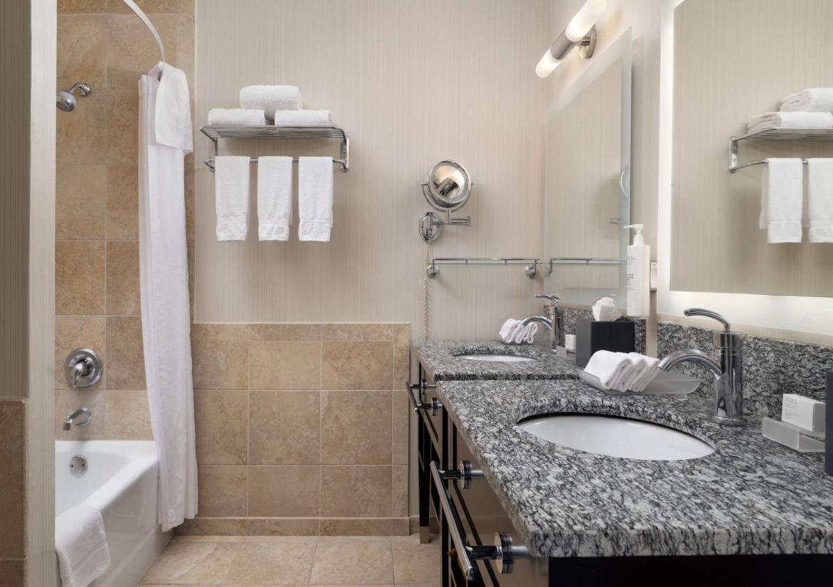 Homewood Suites Chicago Downtown - Magnificent Mile - image 5