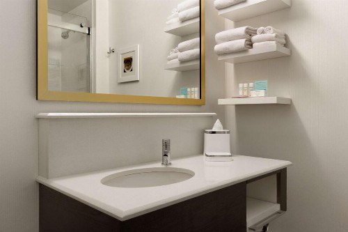 Hampton Inn Chicago Downtown/N Loop/Michigan Ave - image 20