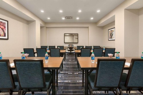 Hampton Inn Chicago Downtown/N Loop/Michigan Ave - image 23
