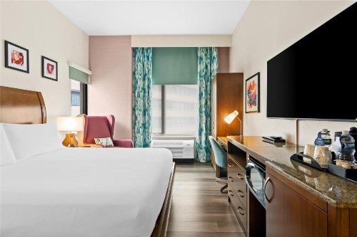 Hilton Garden Inn Chicago Downtown Riverwalk - image 17