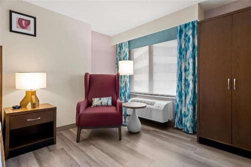 Hilton Garden Inn Chicago Downtown Riverwalk - image 3
